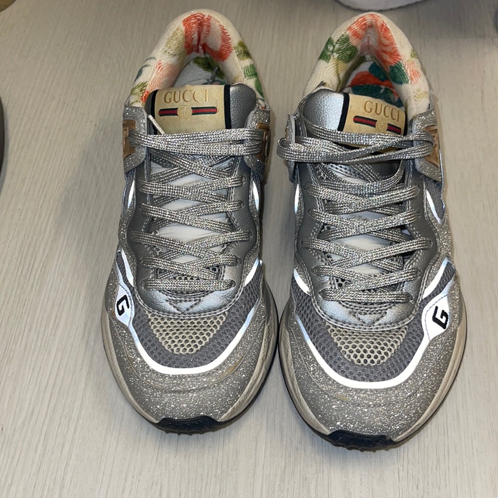 Gucci silver sneaker